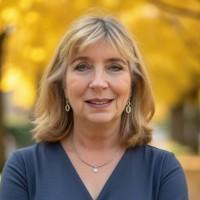 Elkie Holland headshot